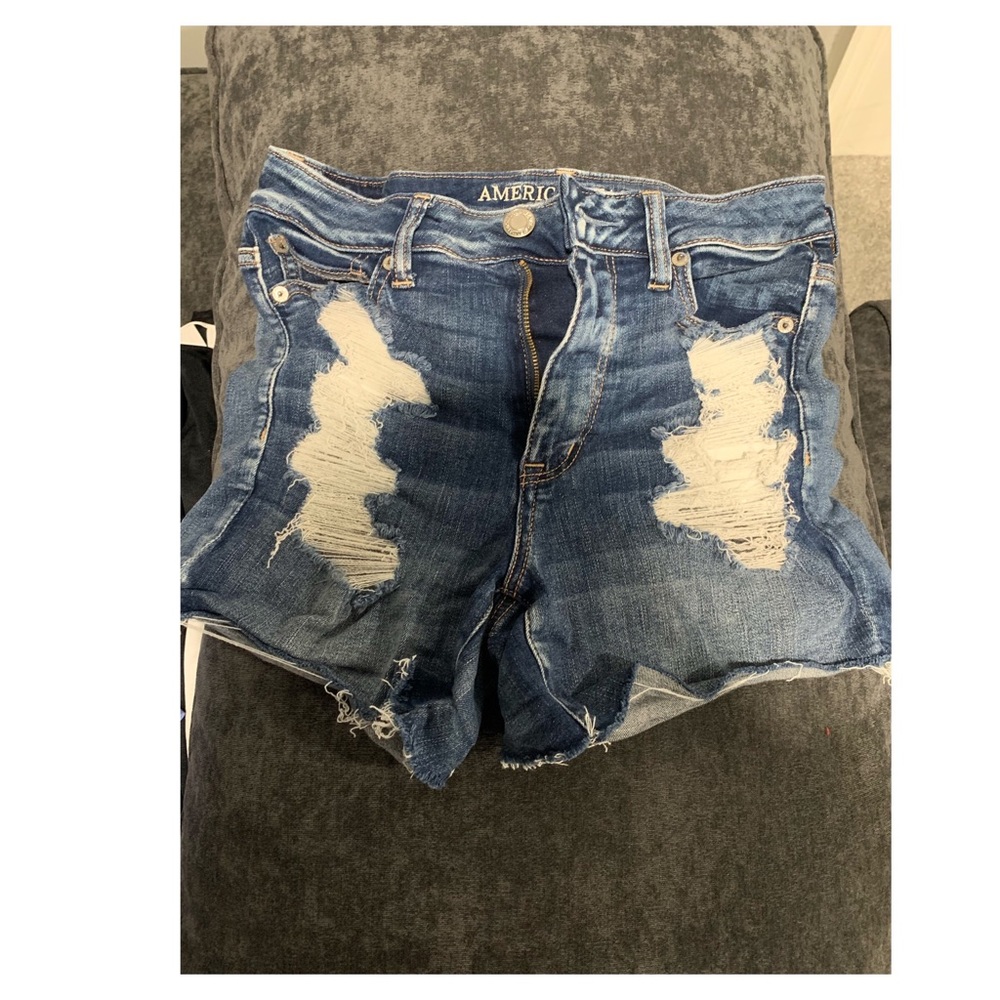 American Eagle Womens Distressed denim shorts